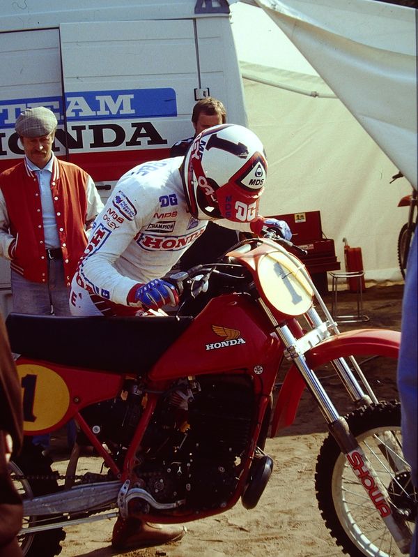 Ruskeasanta MM-500 1981  Malherbe starttaamassa erään